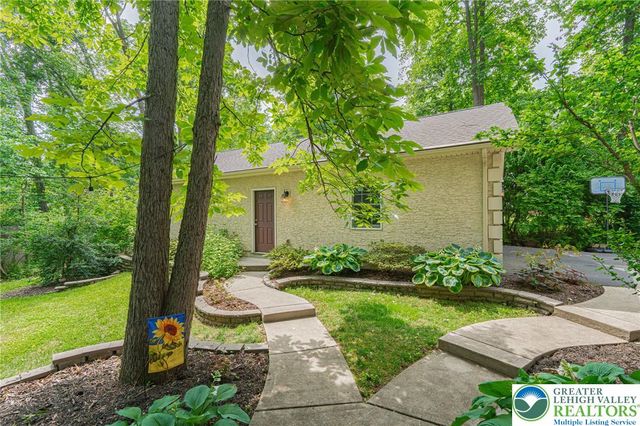 4201 Anthony Drive, Bethlehem Twp, PA 18020