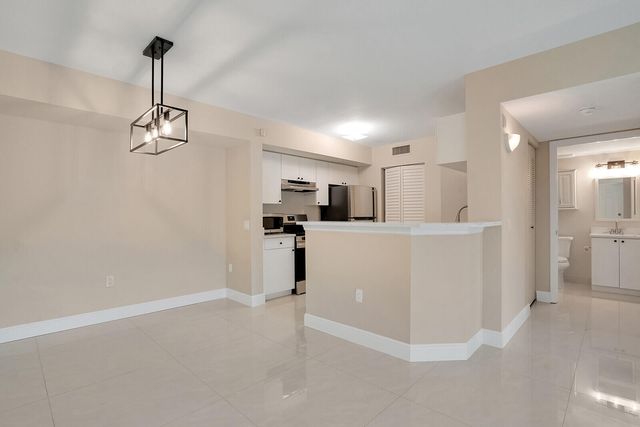 611 Villa Circle, Boynton Beach, FL 33435