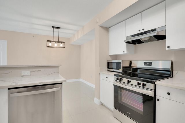 611 Villa Circle, Boynton Beach, FL 33435