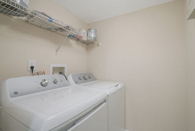 611 Villa Circle, Boynton Beach, FL 33435