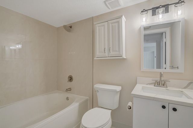 611 Villa Circle, Boynton Beach, FL 33435