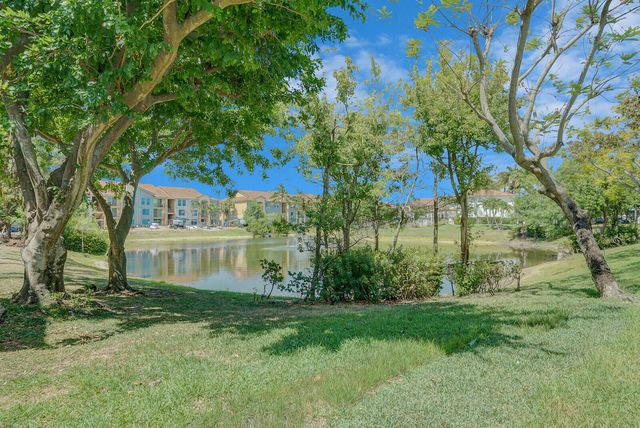 611 Villa Circle, Boynton Beach, FL 33435