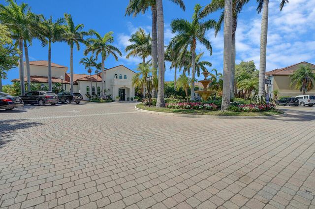 611 Villa Circle, Boynton Beach, FL 33435