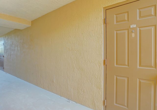611 Villa Circle, Boynton Beach, FL 33435