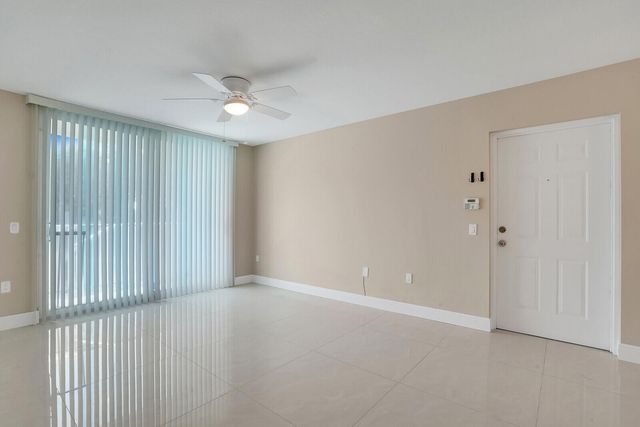 611 Villa Circle, Boynton Beach, FL 33435