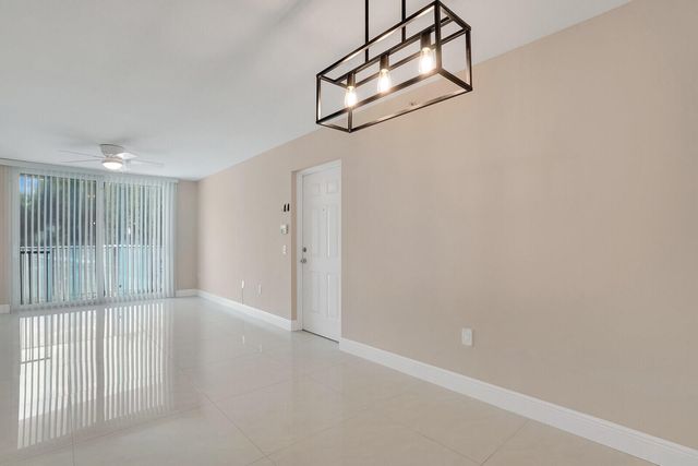 611 Villa Circle, Boynton Beach, FL 33435