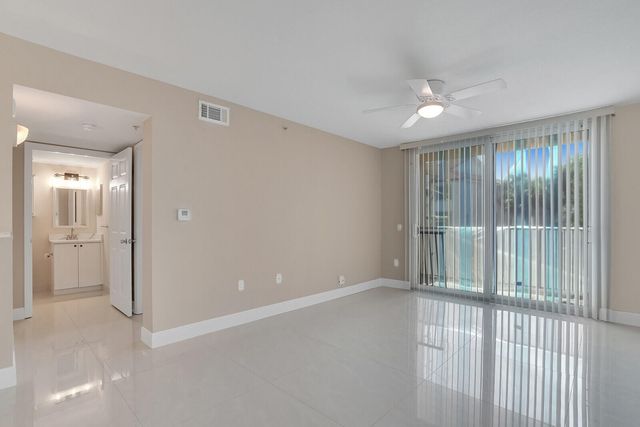 611 Villa Circle, Boynton Beach, FL 33435