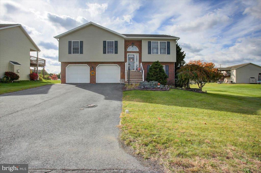 102 QUENTIN CIR, Shippensburg, PA 17257