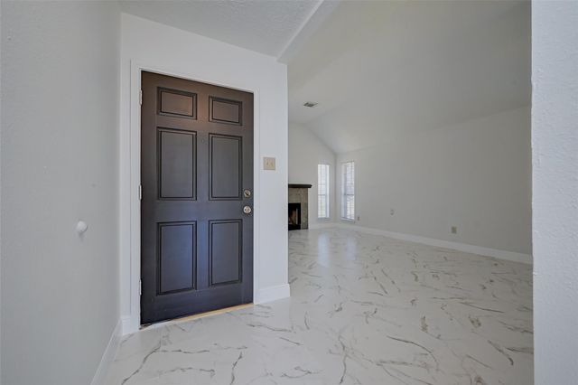 16015 Surrey Woods Drive, Friendswood, TX 77546