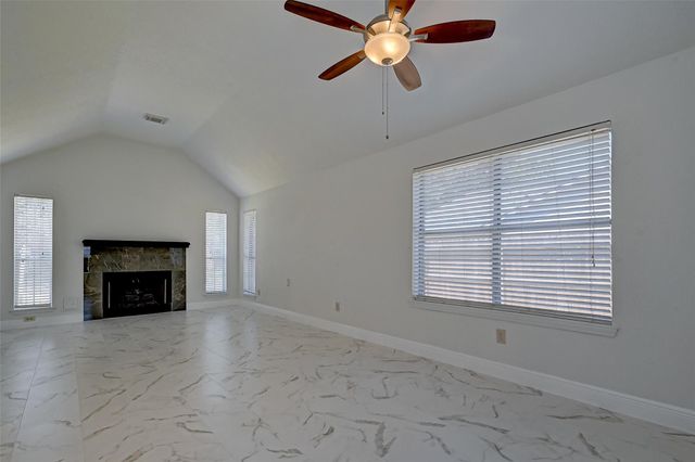 16015 Surrey Woods Drive, Friendswood, TX 77546