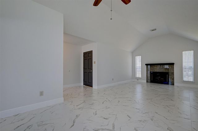 16015 Surrey Woods Drive, Friendswood, TX 77546