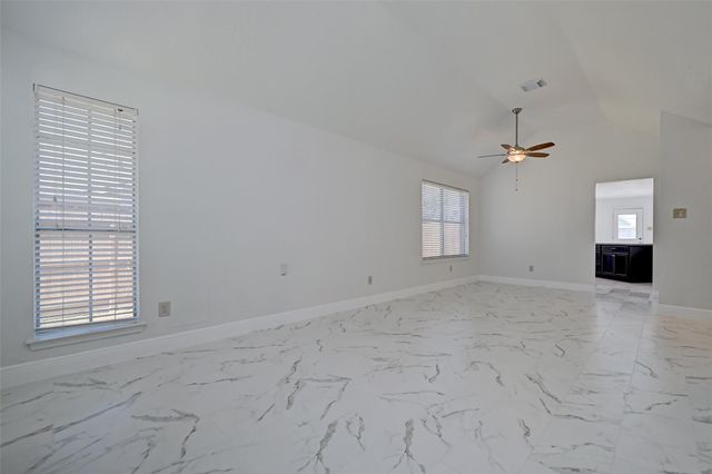 16015 Surrey Woods Drive, Friendswood, TX 77546