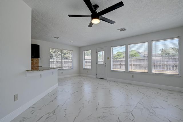 16015 Surrey Woods Drive, Friendswood, TX 77546