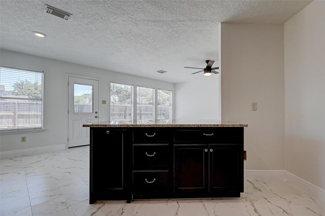 16015 Surrey Woods Drive, Friendswood, TX 77546