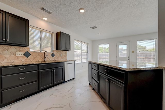 16015 Surrey Woods Drive, Friendswood, TX 77546