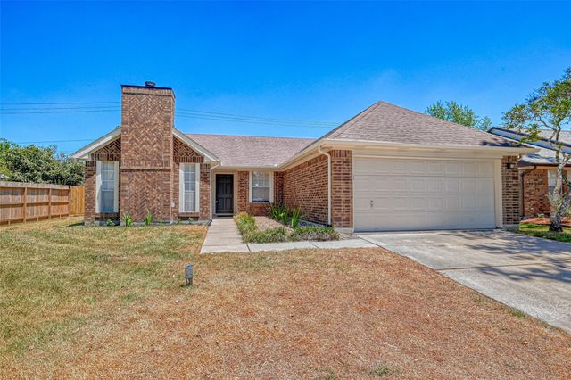 16015 Surrey Woods Drive, Friendswood, TX 77546