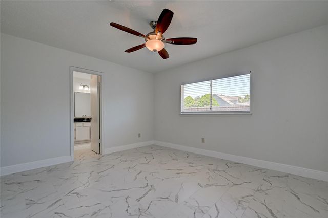 16015 Surrey Woods Drive, Friendswood, TX 77546