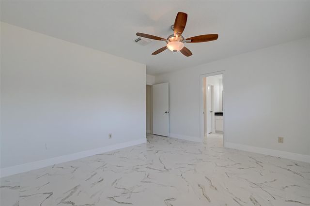 16015 Surrey Woods Drive, Friendswood, TX 77546