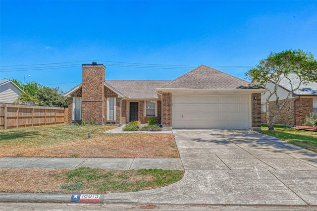 16015 Surrey Woods Drive, Friendswood, TX 77546