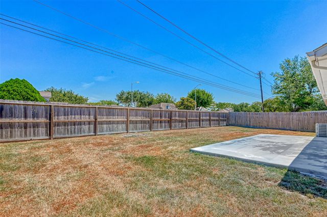16015 Surrey Woods Drive, Friendswood, TX 77546