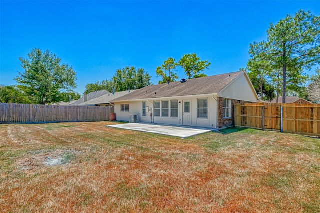 16015 Surrey Woods Drive, Friendswood, TX 77546