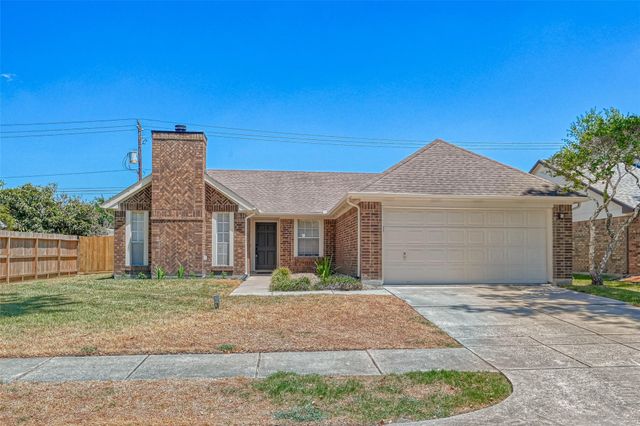 16015 Surrey Woods Drive, Friendswood, TX 77546