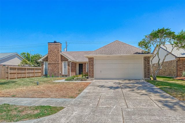 16015 Surrey Woods Drive, Friendswood, TX 77546