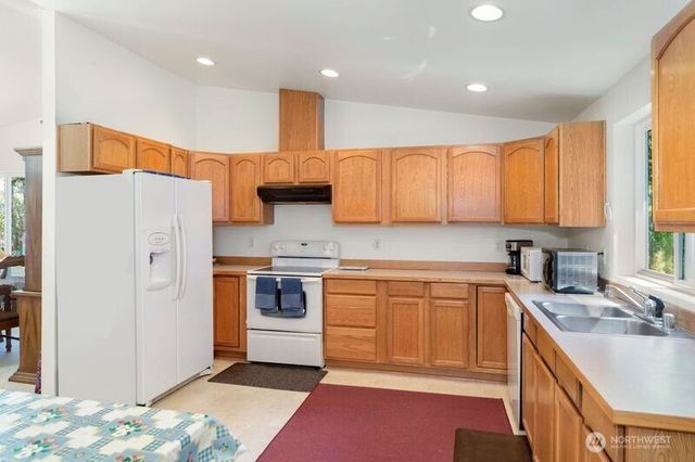 77 Chickadee Lane, Quilcene, WA 98376