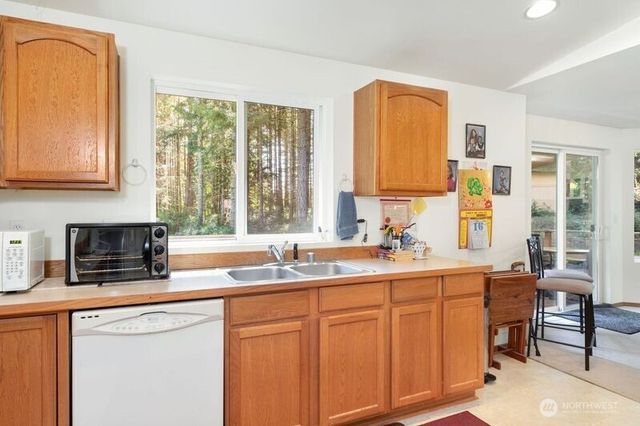 77 Chickadee Lane, Quilcene, WA 98376