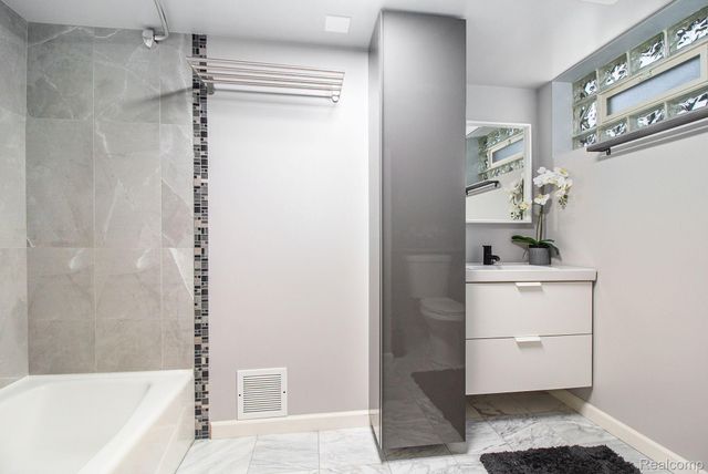 21305 ONTAGA Street, Farmington Hills, MI 48390