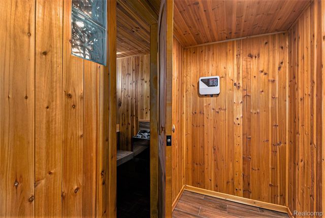 21305 ONTAGA Street, Farmington Hills, MI 48390