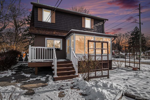 21305 ONTAGA Street, Farmington Hills, MI 48390