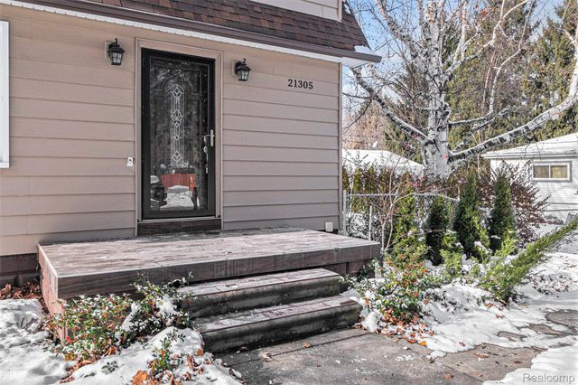 21305 ONTAGA Street, Farmington Hills, MI 48390