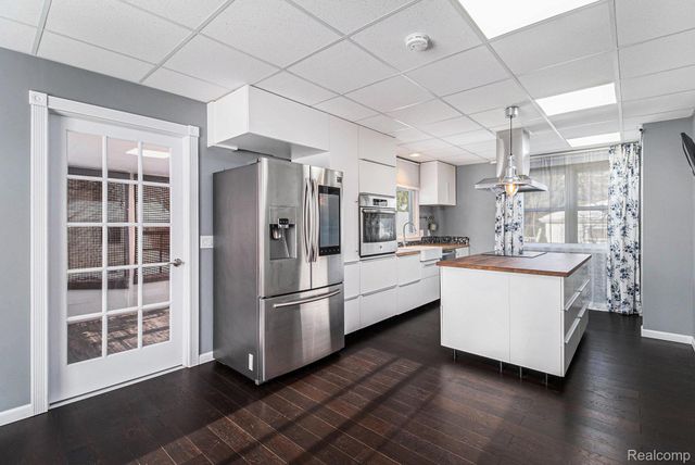 21305 ONTAGA Street, Farmington Hills, MI 48390