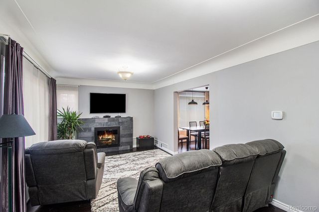 21305 ONTAGA Street, Farmington Hills, MI 48390