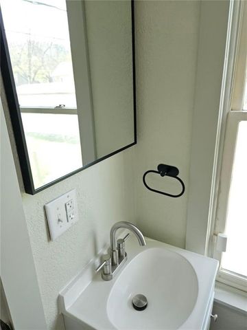 435 Benton Avenue, Excelsior Springs, MO 64024