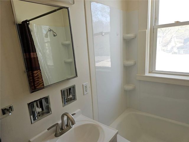 435 Benton Avenue, Excelsior Springs, MO 64024