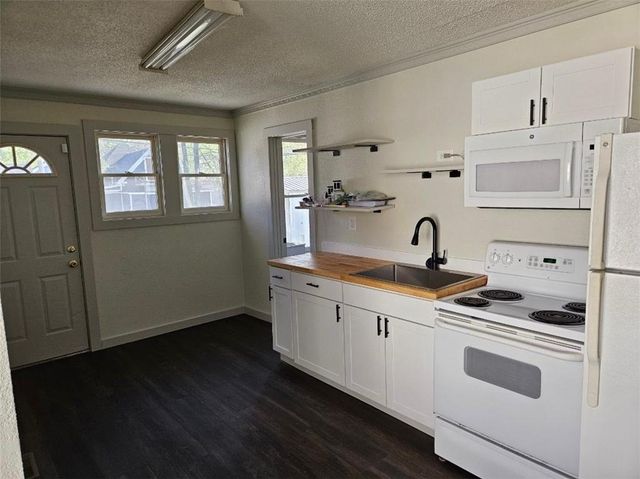 435 Benton Avenue, Excelsior Springs, MO 64024