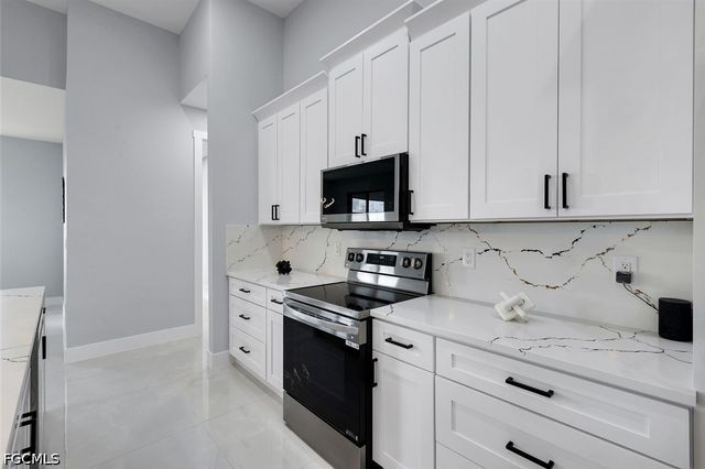 313 NE 5th TER, Cape Coral, FL 33909