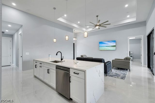 313 NE 5th TER, Cape Coral, FL 33909
