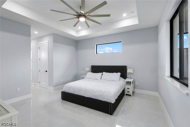313 NE 5th TER, Cape Coral, FL 33909
