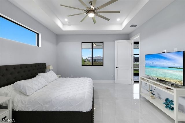 313 NE 5th TER, Cape Coral, FL 33909