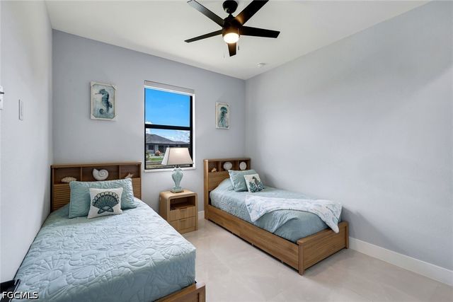 313 NE 5th TER, Cape Coral, FL 33909