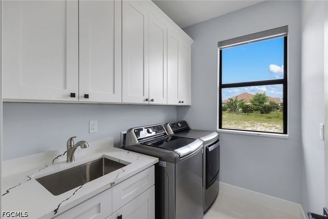 313 NE 5th TER, Cape Coral, FL 33909