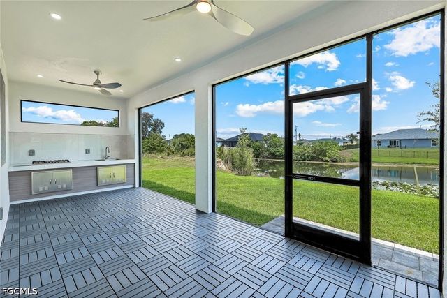 313 NE 5th TER, Cape Coral, FL 33909