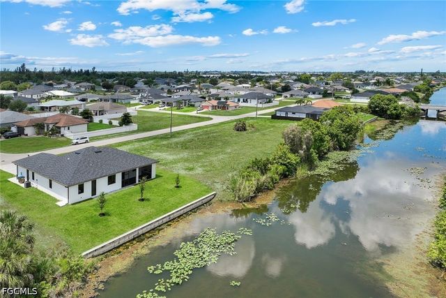 313 NE 5th TER, Cape Coral, FL 33909