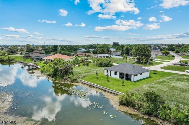 313 NE 5th TER, Cape Coral, FL 33909
