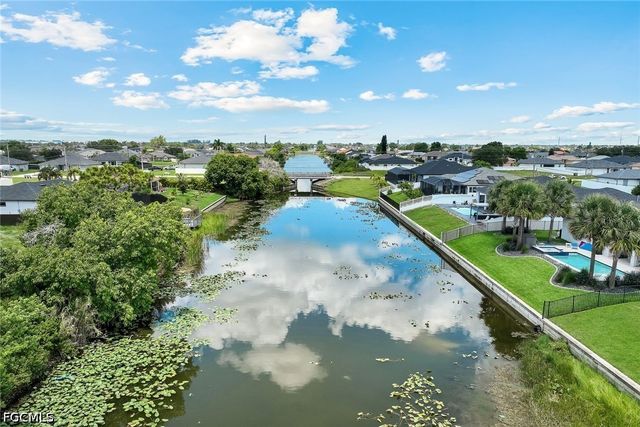 313 NE 5th TER, Cape Coral, FL 33909