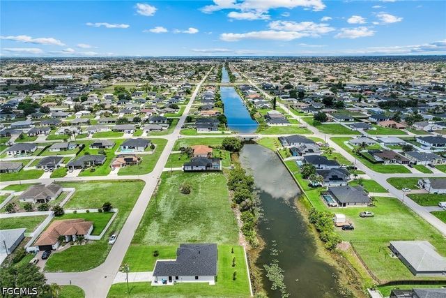 313 NE 5th TER, Cape Coral, FL 33909
