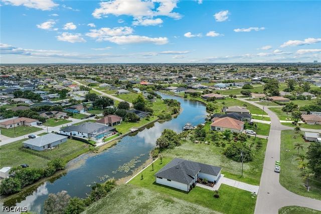 313 NE 5th TER, Cape Coral, FL 33909